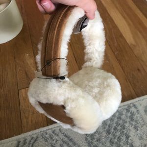 Ugg earmuffs in chestnut